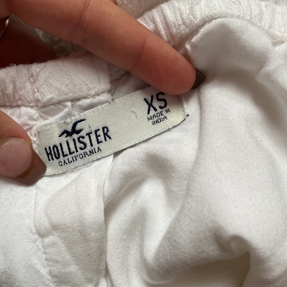 White lace Hollister romper - Picture 3 of 3